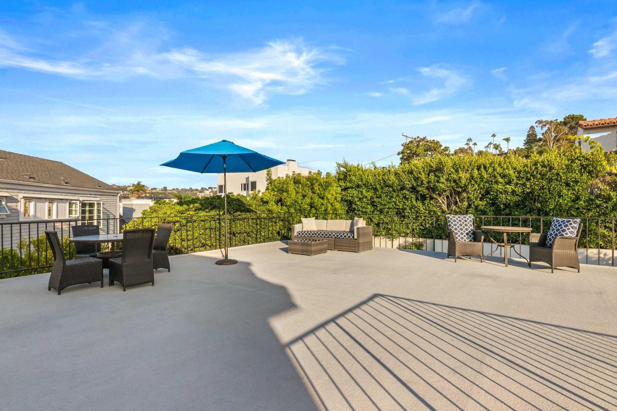 Sea Serenity Coastline Views And Pool Holiday home *