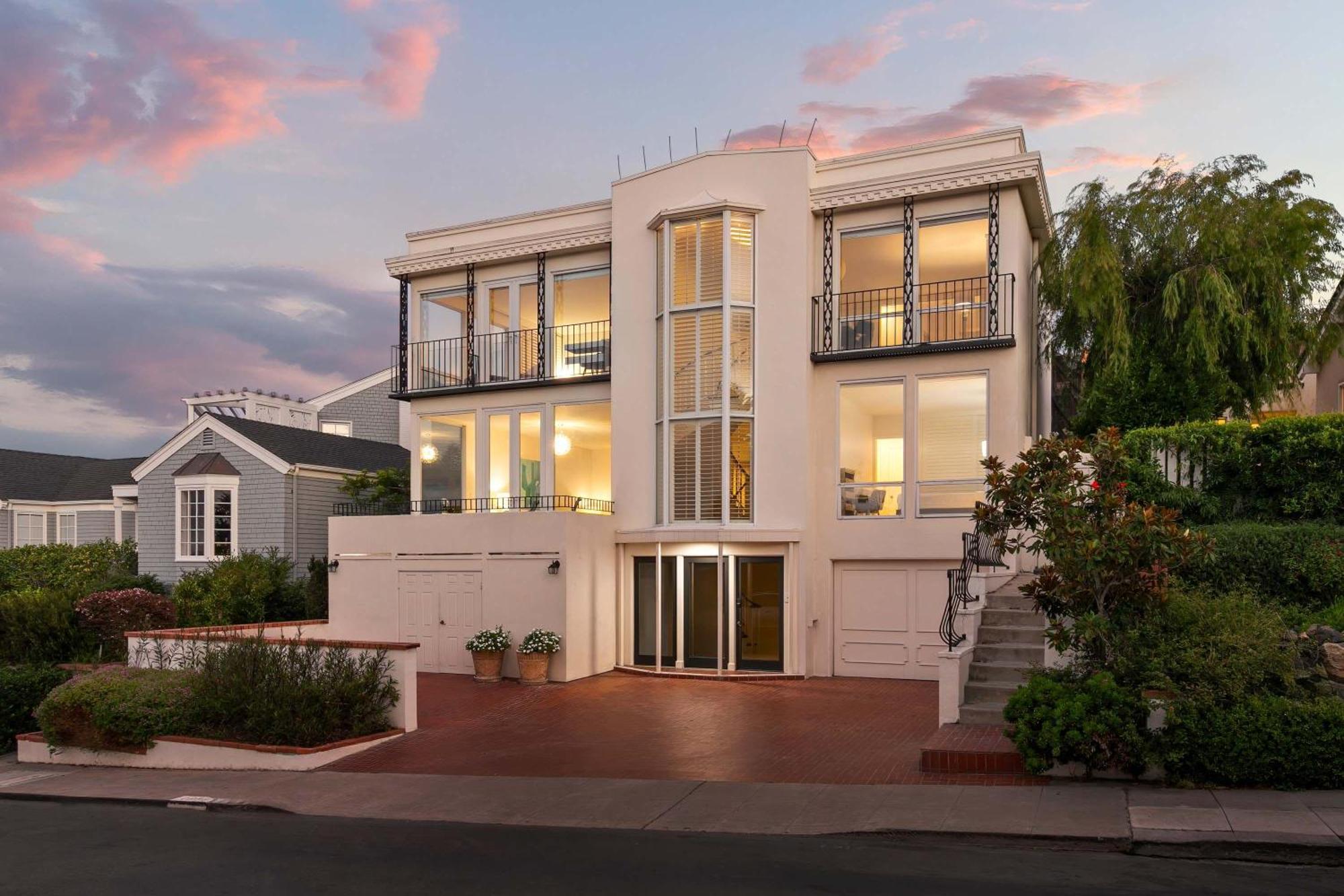 Sea Serenity Coastline Views And Pool Holiday home